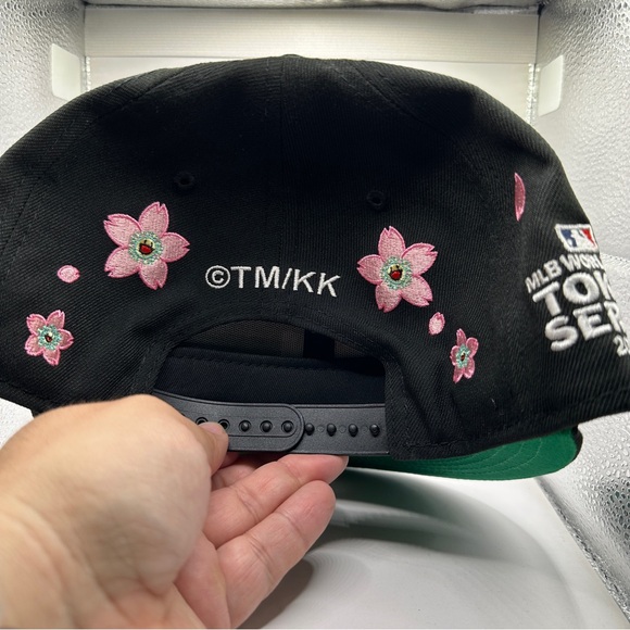 DODGERS TOKYO SERIES MURAKAMI SNAPBACK - Picture 3 of 3